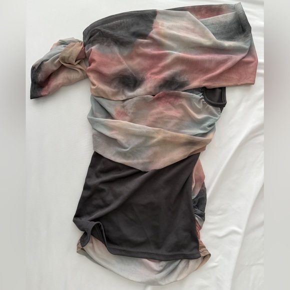 Off-Shoulder Multicolor Top - Picture 3 of 7